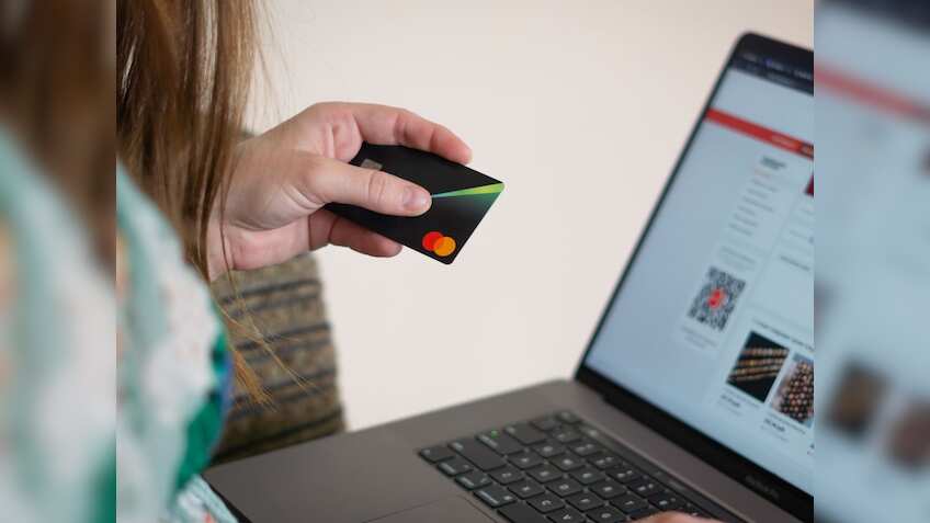 Diwali 2025: फेस्टिव सीजन में बनें Smart Shopper! इन 8 Credit Card Hacks से बचेगा पैसा और बढ़ेंगे Rewards!