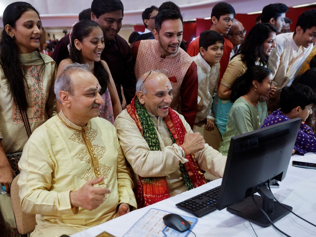 NSE Holidays 2025: दीवाली पर अगले हफ्ते 2 दिन बंद रहेंगे बाजार, मुहूर्त ट्रेडिंग की डेट और टाइम कर लें नोट
