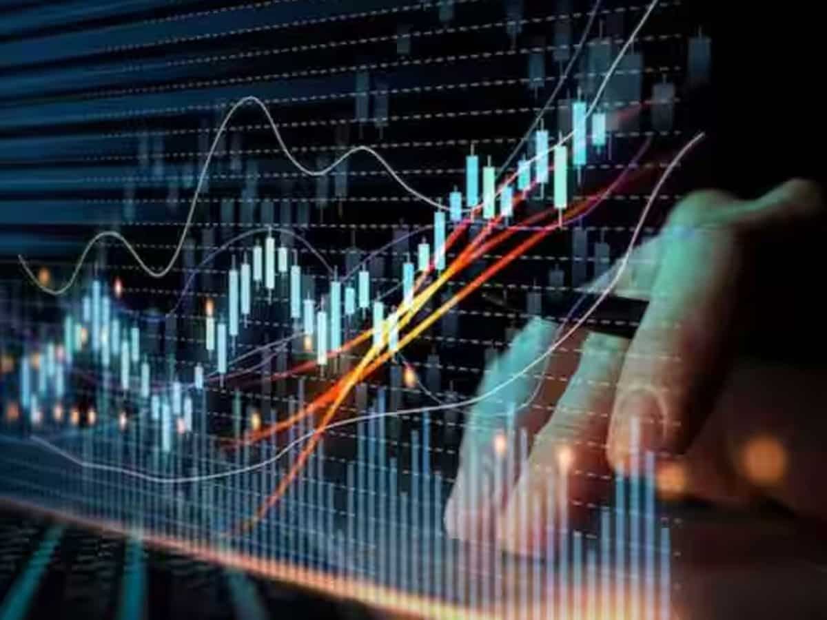 दिवाली के दिन बाजार में दिखा जबरदस्त जोश, निफ्टी 25843 पर बंद; कल मुहूर्त ट्रेडिंग