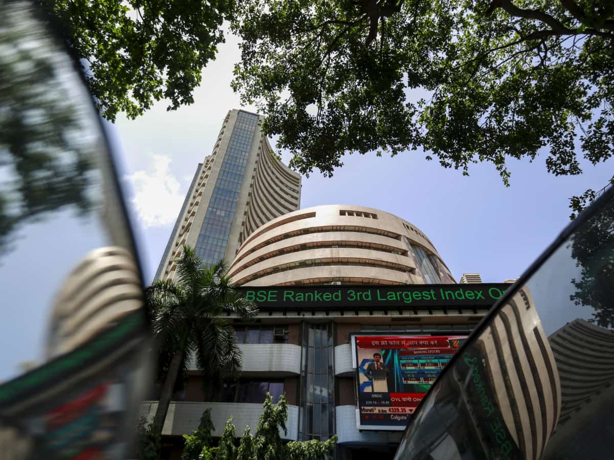 Stock Market News: दिवाली के मौके पर बंद रहेंगे बाजार लेकिन इतने समय के लिए होगी मुहूर्त ट्रेडिंग, जानें टाइमिंग