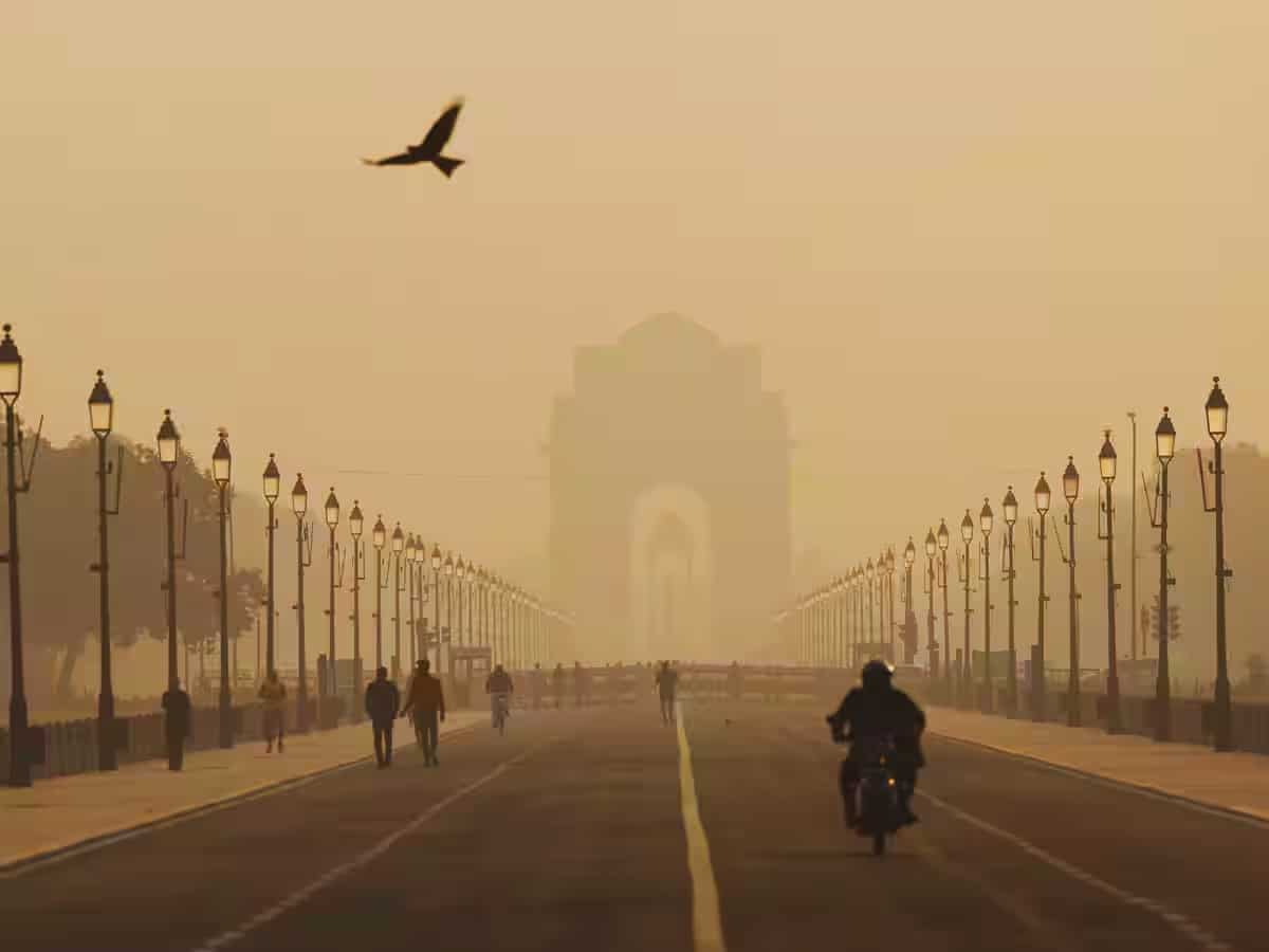 दीपावली के बाद दिल्ली में 'जहर' बनी हवा! AQI 400 के पार, सांस लेना भी हुआ दूभर, जानें अपने इलाके का हाल