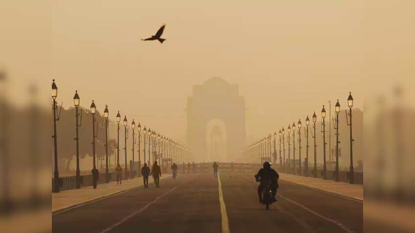 दीपावली के बाद दिल्ली में 'जहर' बनी हवा! AQI 400 के पार, सांस लेना भी हुआ दूभर, जानें अपने इलाके का हाल