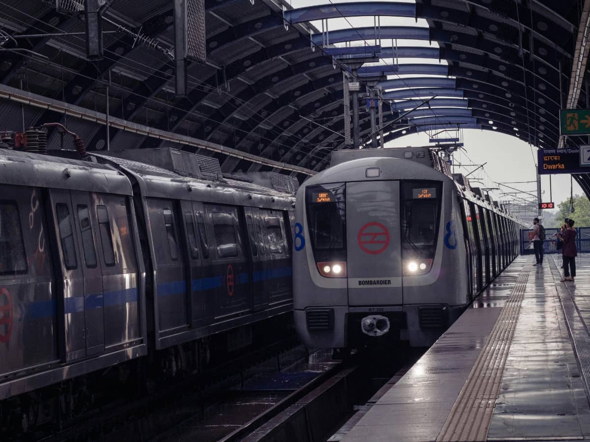 Delhi Metro Jobs: दिल्ली मेट्रो में निकली वैकेंसी, ₹2.80 लाख महीने की मिलेगी सैलरी, जानें कैसे करना है अप्लाई