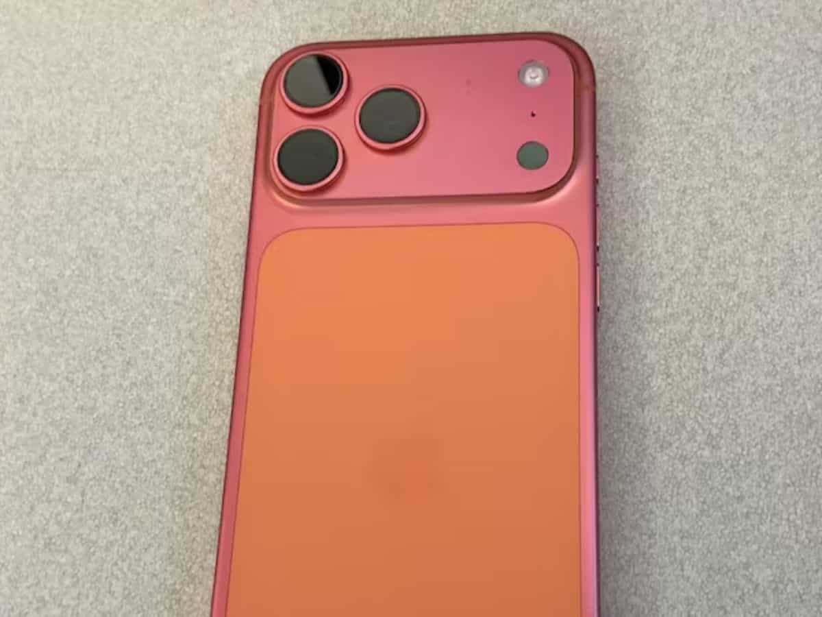 ऑरेंज से पिंक कलर में कैसे बदल गया Apple iPhone 17? लोग बोल रहे हैं- 'निराशा लगी हाथ'