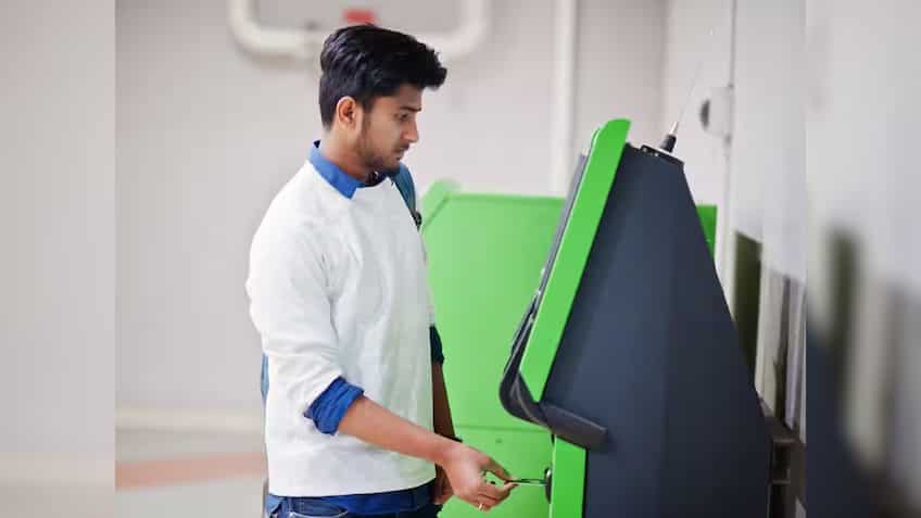 ATM से निकले कटे-फटे नोट बदलने से बैंक कर दे इनकार तो आप क्‍या करेंगे? जानिए करंसी एक्‍सचेंज को लेकर क्‍या हैं नियम