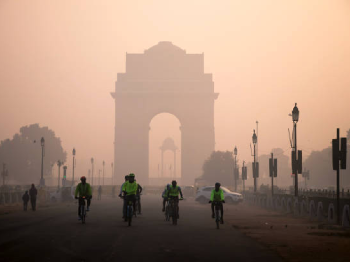 Delhi NCR Weather Update: एनसीआर की सर्दियों की एंट्री, ठंड का असर बढ़ा, अब स्मॉग और घना फॉग भी करेगा परेशान