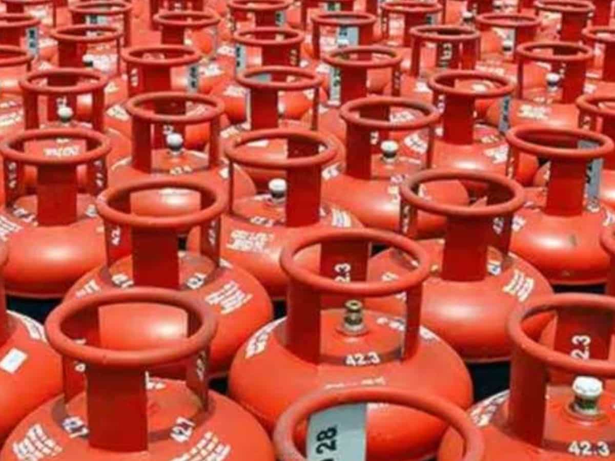 LPG Cylinder Price: देशभर में सस्ता हुआ LPG सिलेंडर, जानिए अपने शहर के रेट्स