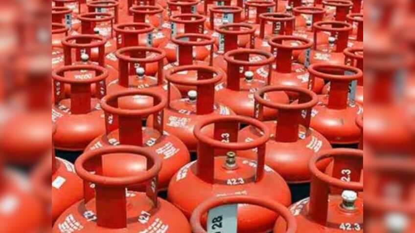 LPG Cylinder Price: देशभर में सस्ता हुआ LPG सिलेंडर, जानिए अपने शहर के रेट्स