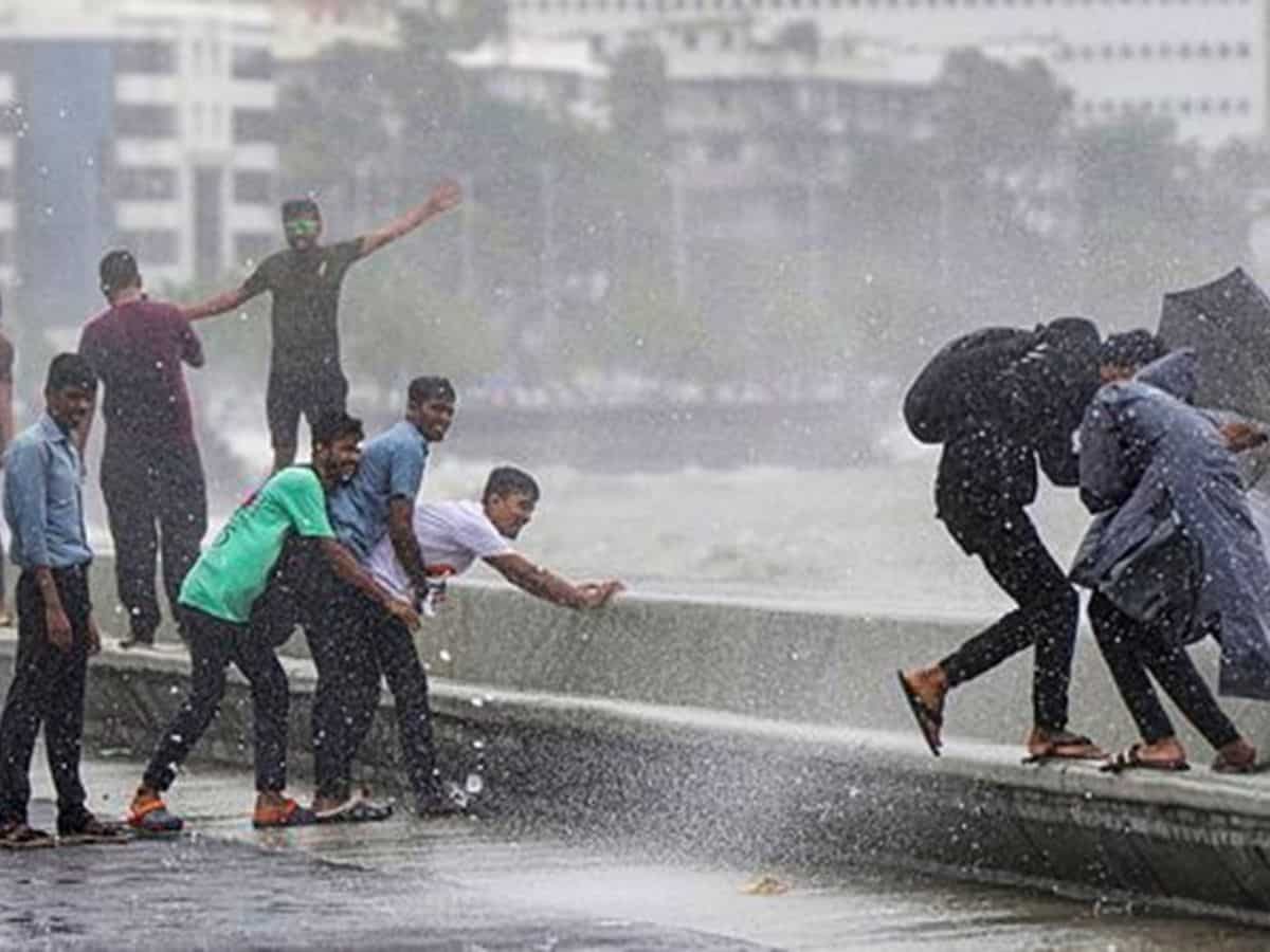 महाराष्ट्र में 'येलो अलर्ट'! अगले कुछ दिनों तक मुंबई ठाणे समेत 12 जिलों में बारिश ही बारिश