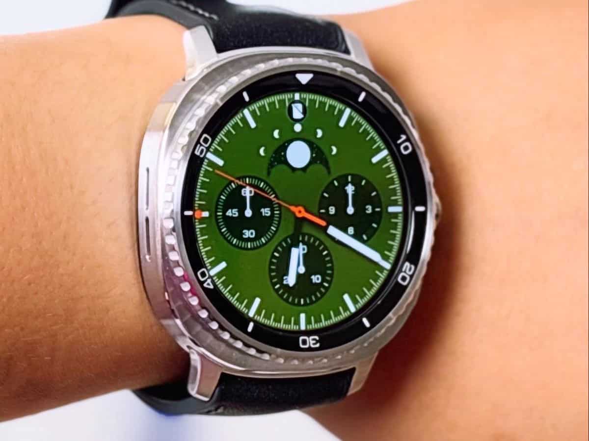 Samsung Galaxy Watch8 Classic Review: रोटेटिंग बेजल का जादू, AI की पावर- क्या ये है Android की बेस्ट स्मार्टवॉच?