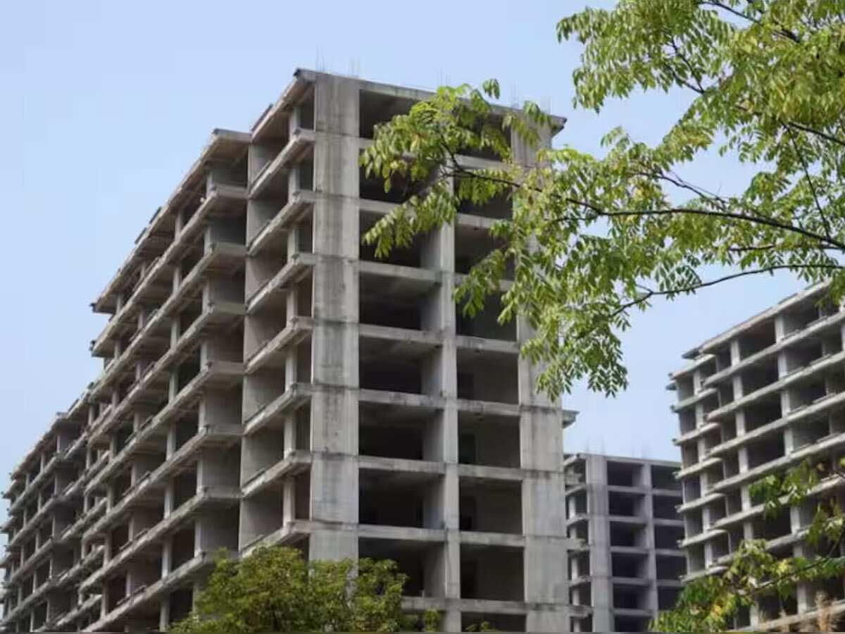 इनकम घटी, EMI बढ़ी, सब्सिडी खत्म, टूट गया मिडिल क्लास के सस्ते घर' का सपना? जानें अब आगे क्या?