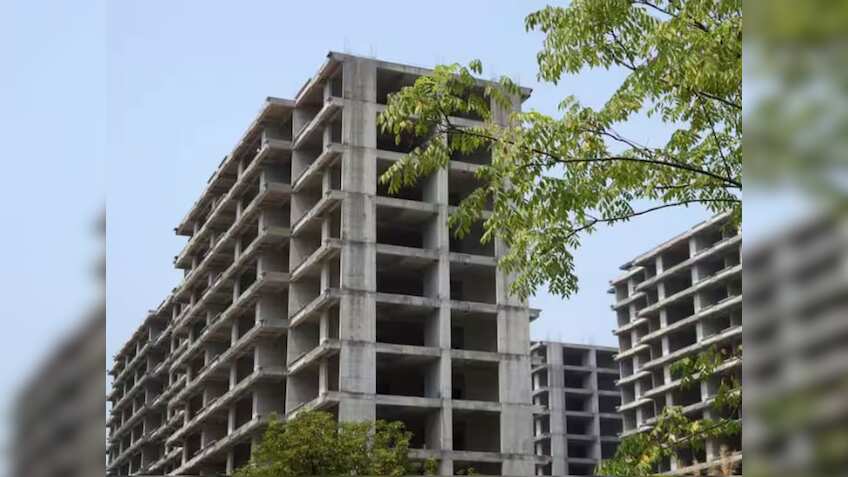 इनकम घटी, EMI बढ़ी, सब्सिडी खत्म, टूट गया मिडिल क्लास के सस्ते घर' का सपना? जानें अब आगे क्या?