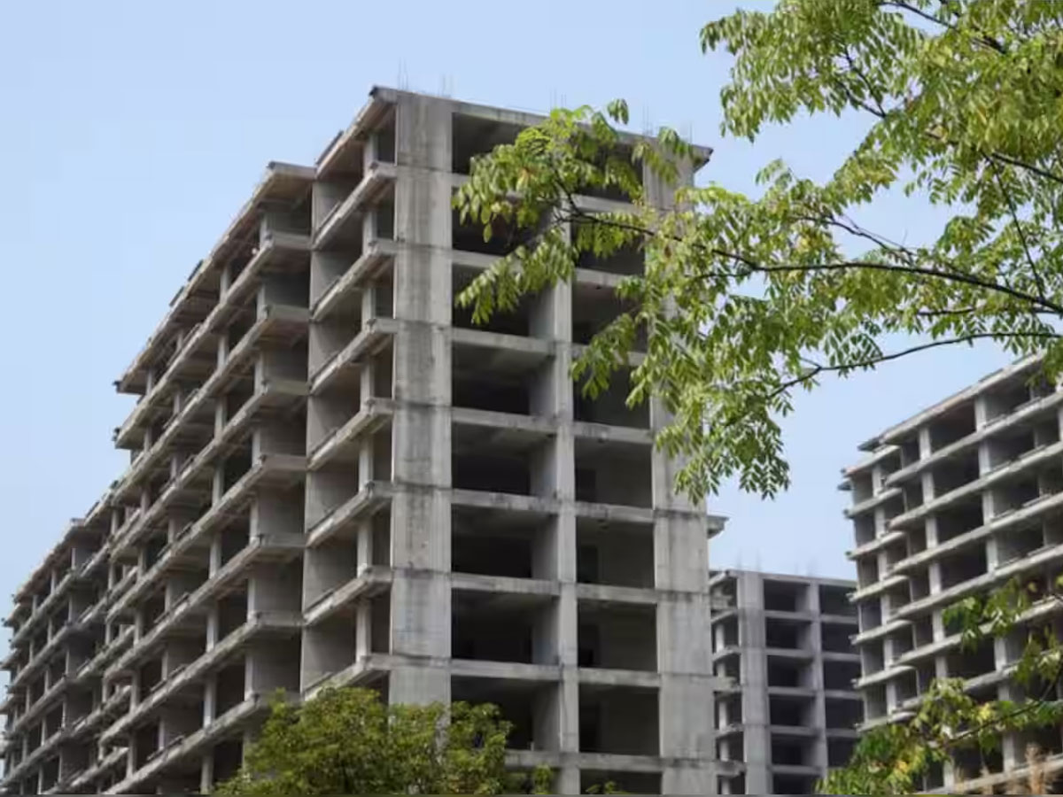 इनकम घटी, EMI बढ़ी, सब्सिडी खत्म, टूट गया मिडिल क्लास के सस्ते घर' का सपना? जानें अब आगे क्या?