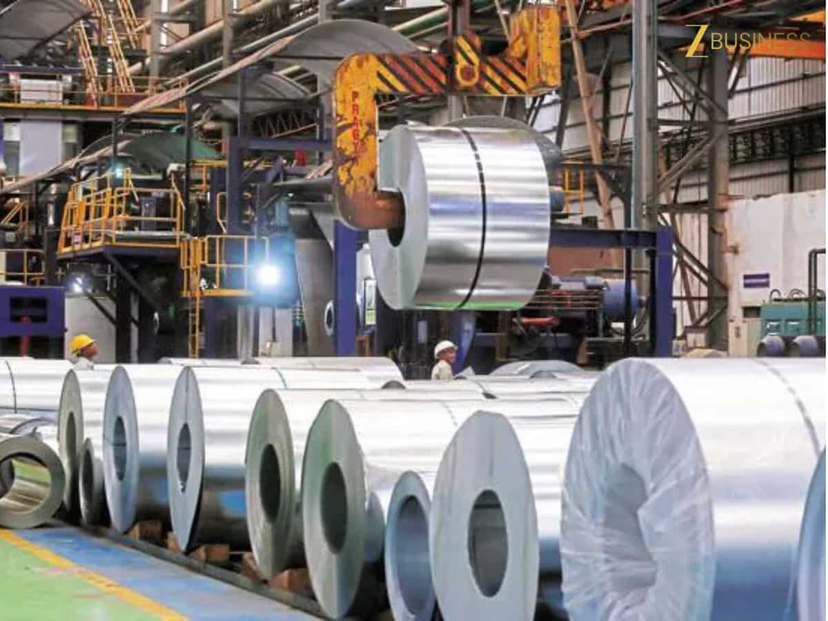 चीन समेत कई देशों से बढ़ते इंपोर्ट पर बिफरे स्टील मेकर्स, बोले- सरकार उठाए सख्त कदम