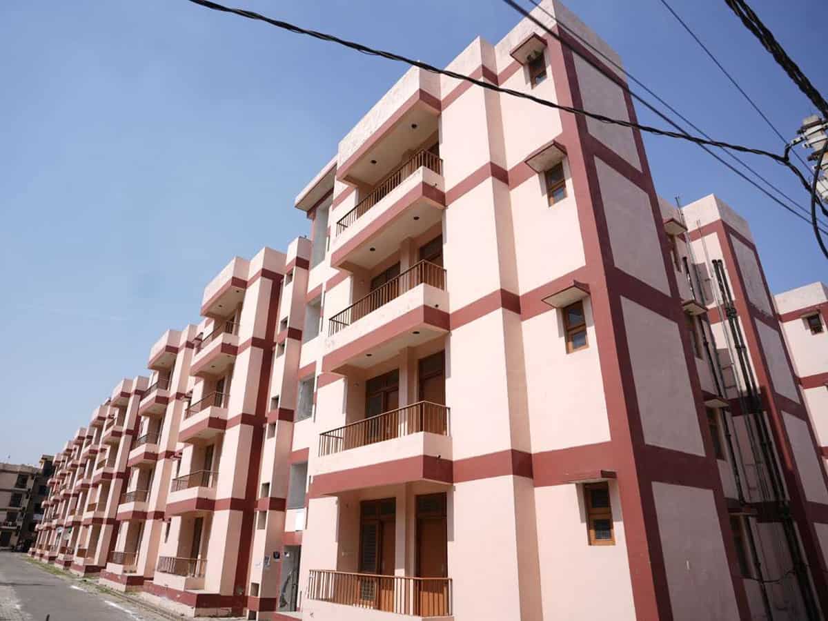 NCR से 1 घंटे दूर, एक्सप्रेसवे के पास, इस शहर में मिल रहे सस्ते 1BHK, 2BHK फ्लैट्स, कीमत ₹8.62 लाख से शुरू