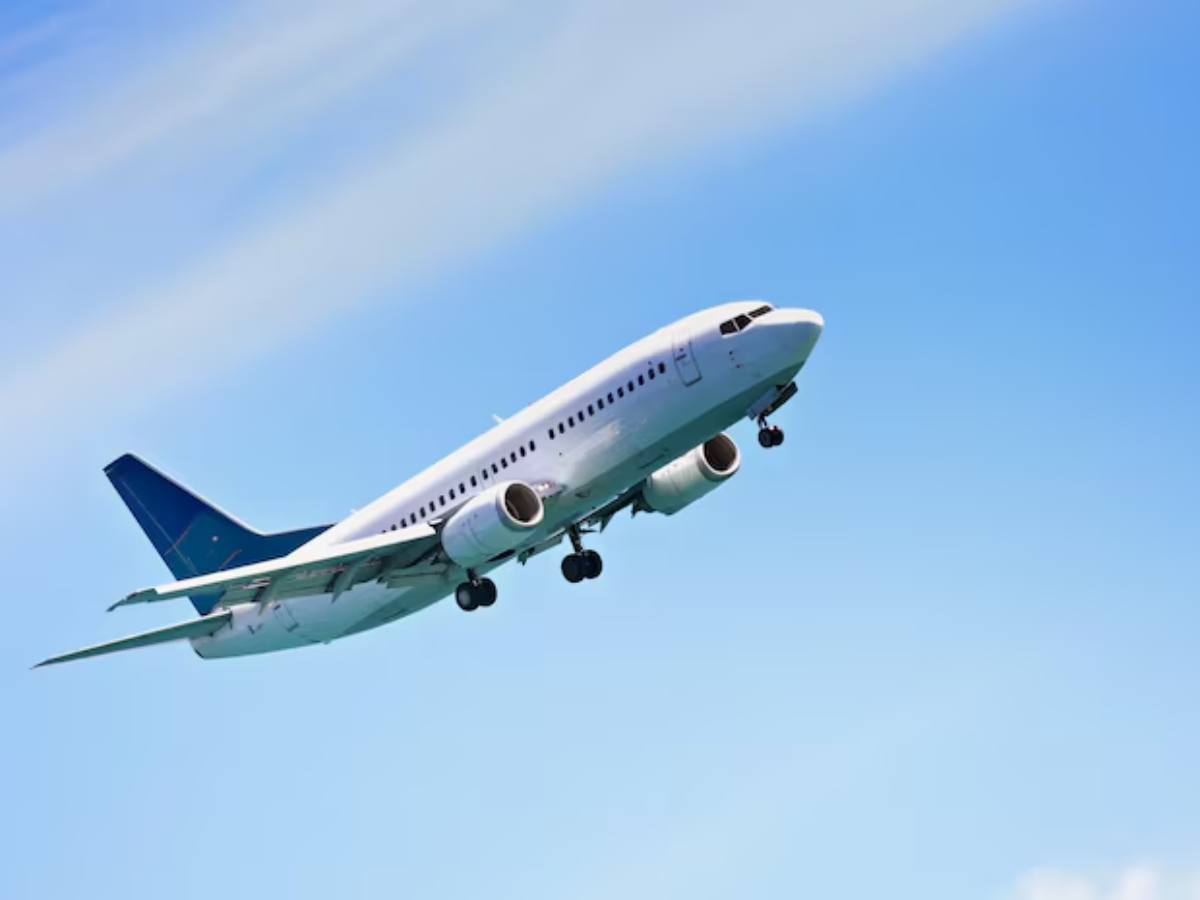 फ्लाइट टिकट कैंसिल करने पर अब नो टेंशन: DGCA का नया रूल लाया बंपर राहत, अब फ्री में बदलें टिकट, 24 घंटे में नाम सुधार, 21 दिन में रिफंड!