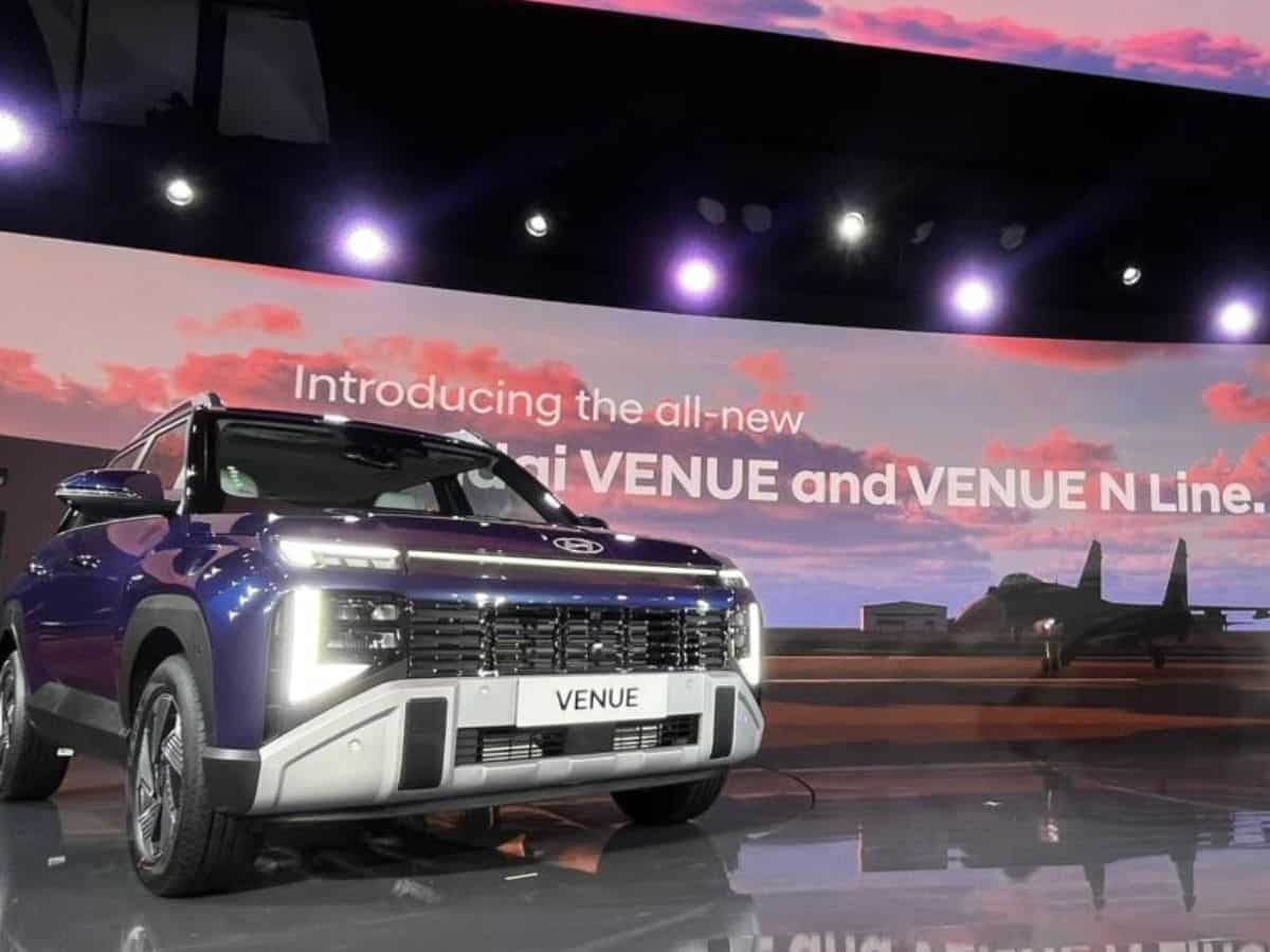 2025 Hyundai Venue भारत में हुई लॉन्च, कीमत ₹7.89 लाख से शुरू, देखें नया लुक, धांसू फीचर्स!