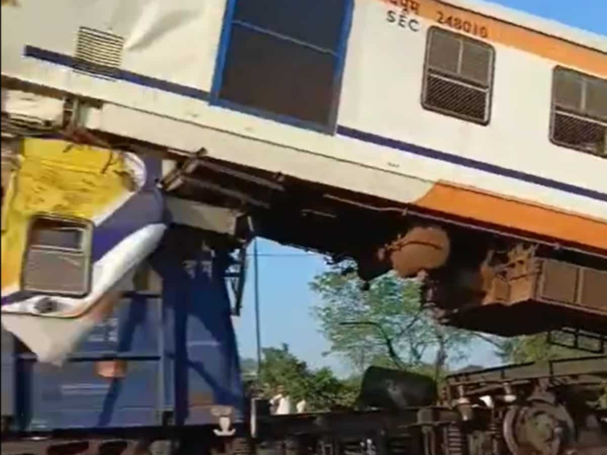 छत्तीसगढ़ में बड़ा रेल हादसा! मालगाड़ी से जा टकराई लोकल ट्रेन, 4 की मौत-कई घायल, रेलवे ने किया मुआवजे का ऐलान