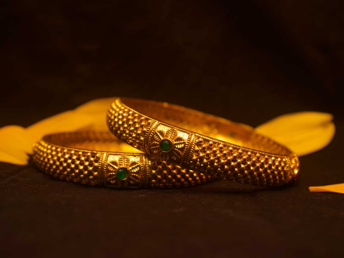 Gold-Silver Price Today: सोने के दाम में फिर आई बड़ी गिरावट! ₹1,200 टूटा 10 ग्राम गोल्ड, चांदी भी ₹2,500 सस्ती