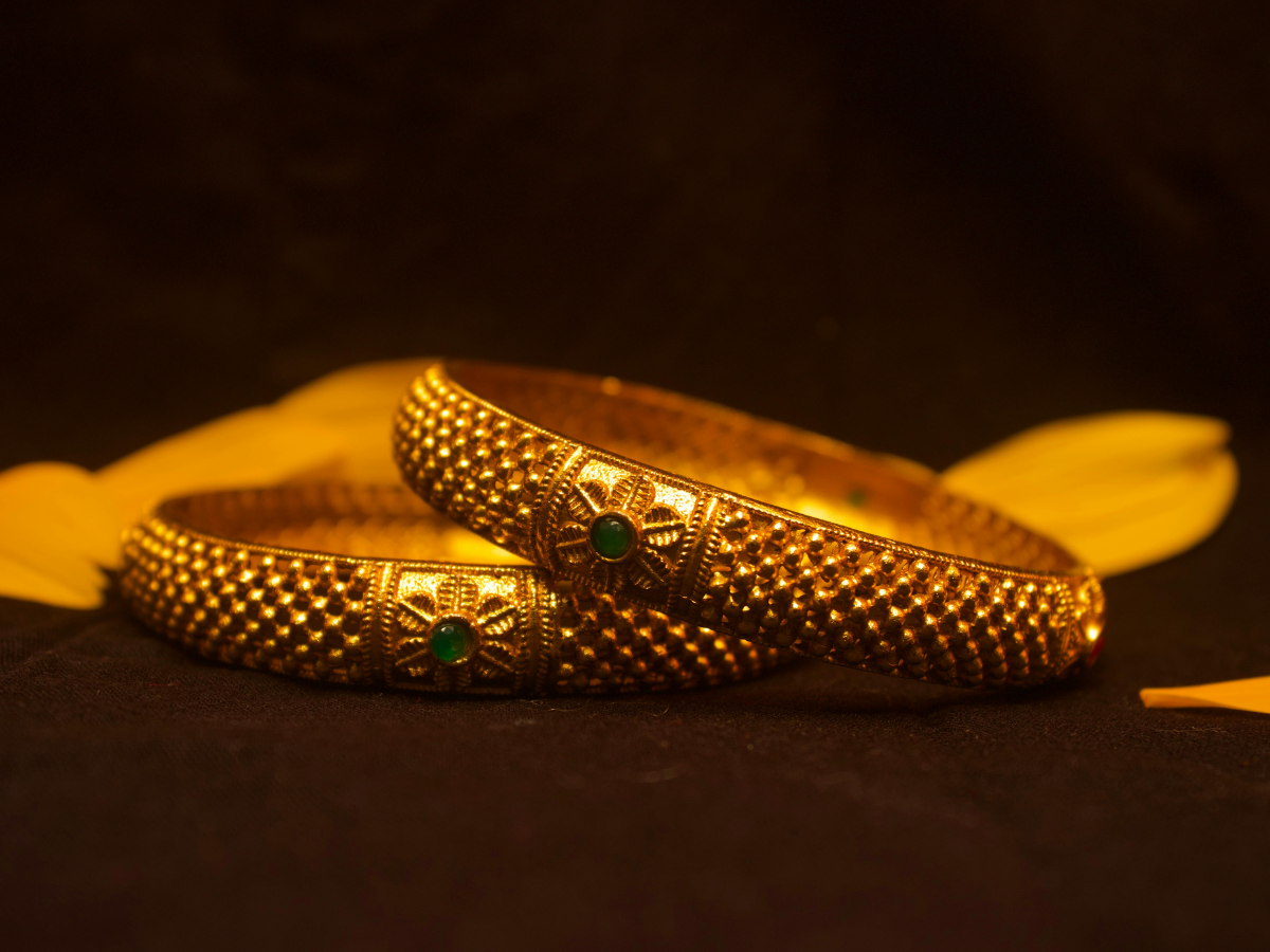 Gold-Silver Price Today: सोने के दाम में फिर आई बड़ी गिरावट! ₹1,200 टूटा 10 ग्राम गोल्ड, चांदी भी ₹2,500 सस्ती