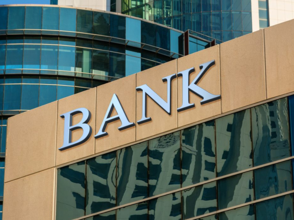 Bank Holiday Today: किन राज्यों में आज बैंक रहेंगे बंद?, घर से निकलने से पहले चेक करें पूरी लिस्ट