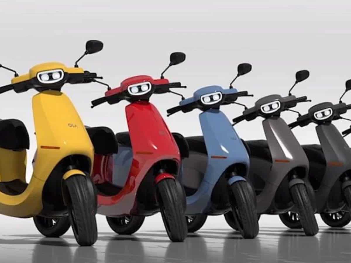 प्रॉफिटेबल हुआ Ola Electric का ऑटो बिजनेस, 43% घटा कंपनी का रेवेन्यू लेकिन कम हुआ नुकसान