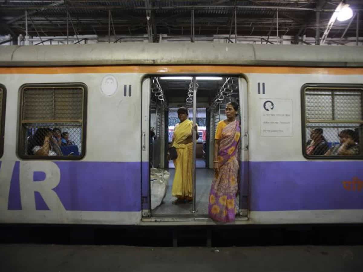 जब 1 घंटे के लिए थम गई मुंबई लोकल! रेलवे यूनियनों की हड़ताल से बंद हुई सर्विस, हादसे में 2 की मौत, 3 घायल