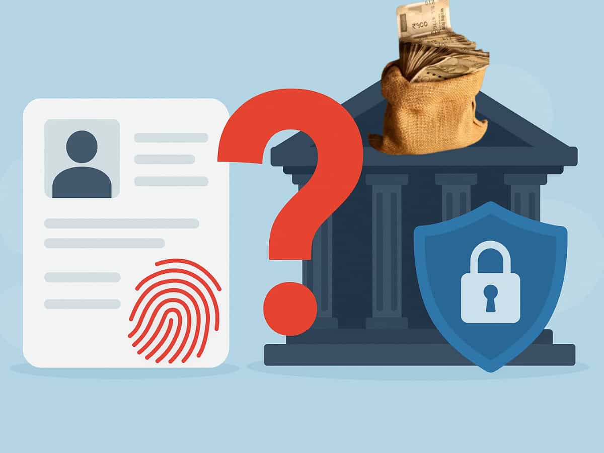 Aadhaar Card खो गया तो क्या बैंक अकाउंट हो जाएगा खाली? जानें आपके पैसों की सेफ्टी का पूरा सच, न हो जाएं ठगी का शिकार!