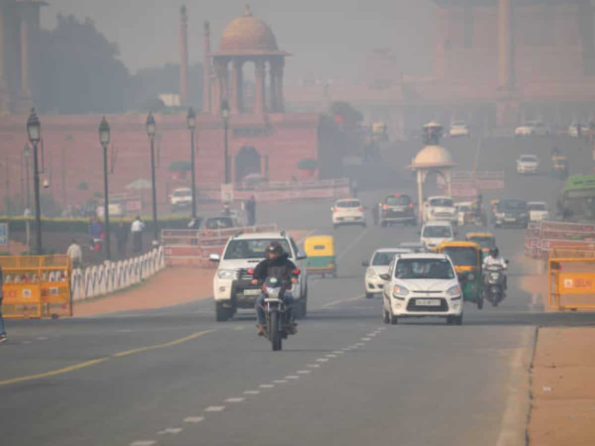 कोहरा नहीं दम घोटने वाली हवा है: दिल्ली-NCR में प्रदूषण का 'रेड अलर्ट', AQI 300-400 के पार,जानें इससे बचने के लिए क्या करें और क्या न करें, पूरी गाइड