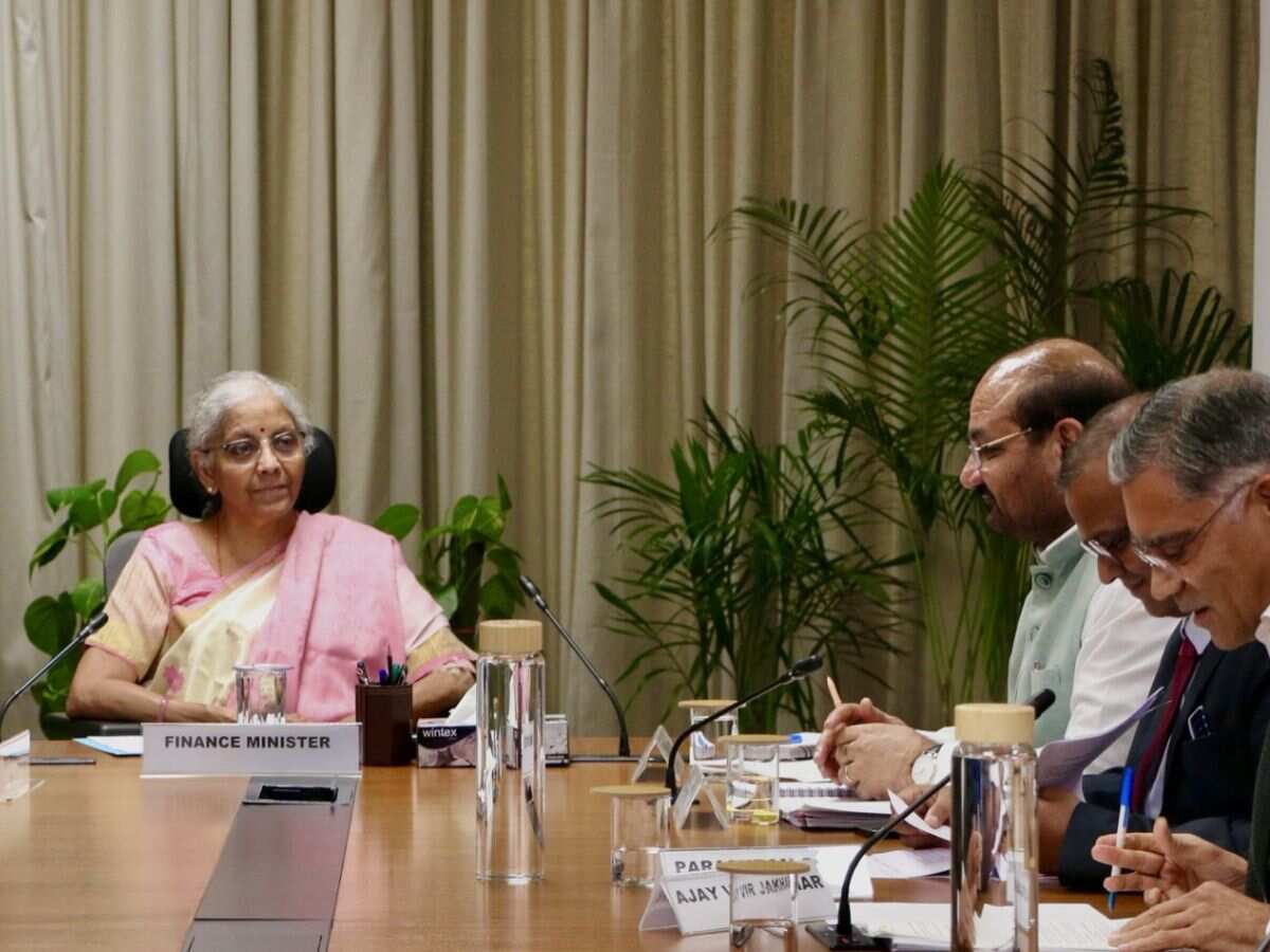 Pre Budget: किसानों ने वित्त मंत्री को सौंपी 'डिमांड लिस्ट', फसल बीमा और प्रोसेसिंग सेक्टर को मजबूत करने की सिफारिशें