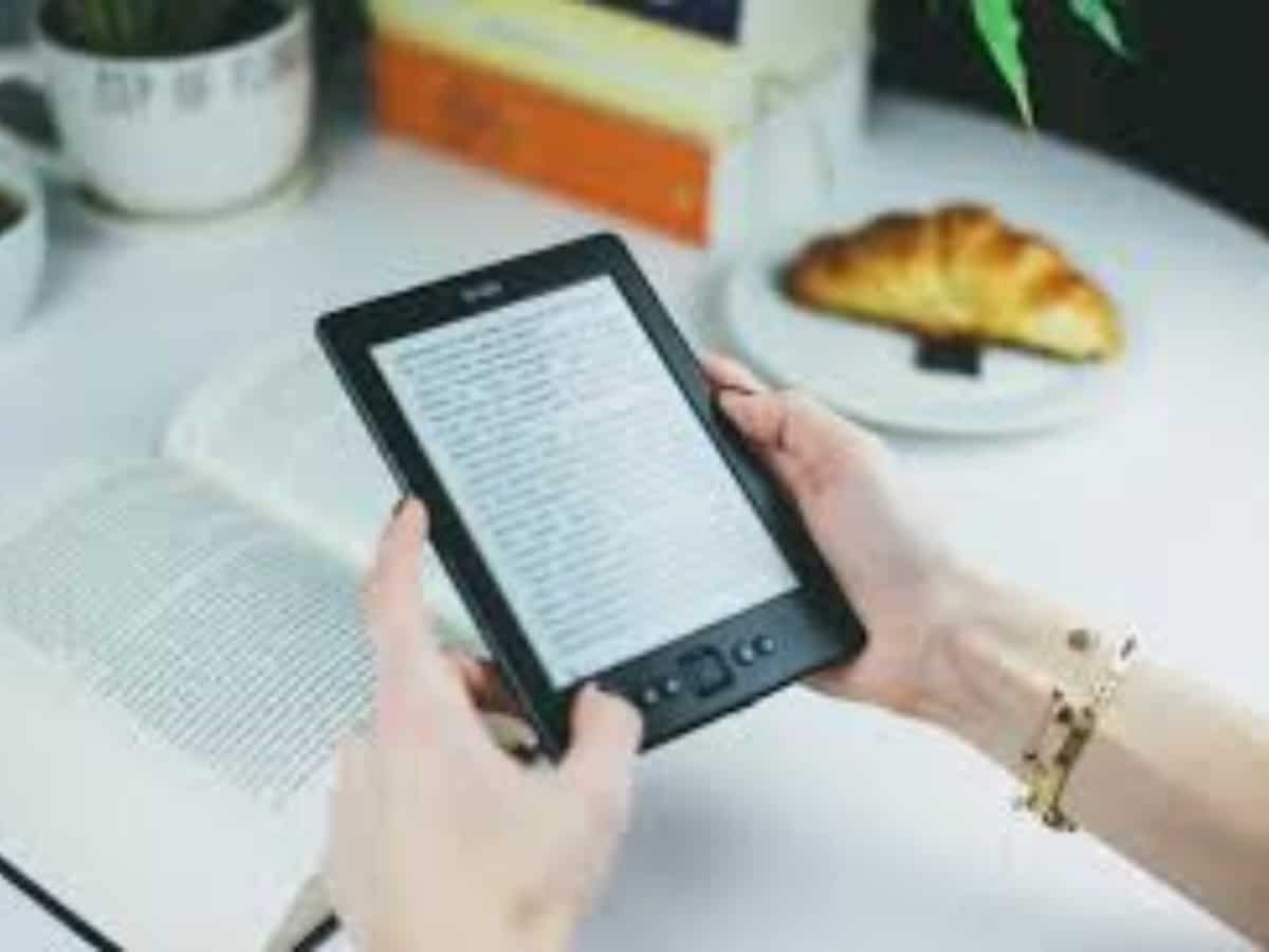 4. ऑनलाइन कोर्स या ईबुक बनाकर बेचें