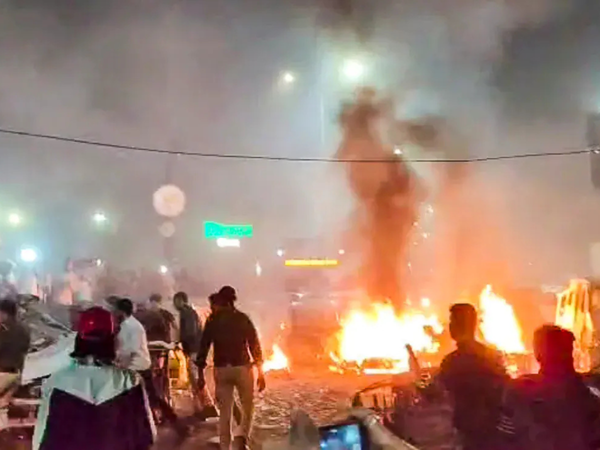 Delhi explosion: आज भी बंद रहेगा लाल किला मेट्रो स्टेशन, चांदनी चौक की तरफ जाने से पहले जान लें ट्रैफिक का अपडेट!