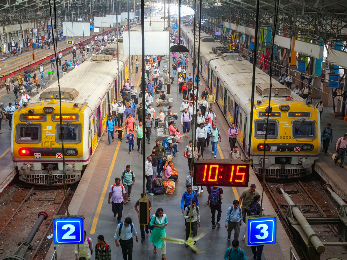 ट्रेन में लेकर जा रहे हैं शराब? अरे रूको, पहले जान लो पूरा नियम, वरना जेल में काटनी पड़ सकती है रात