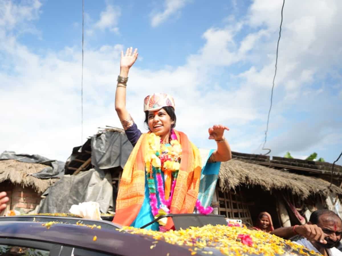 Bihar Chunav Result 2025: पहले ही चुनाव में BJP की मैथिली ठाकुर की जीत पक्की? RJD प्रत्याशी से इतने वोटों से चल रही है आगे