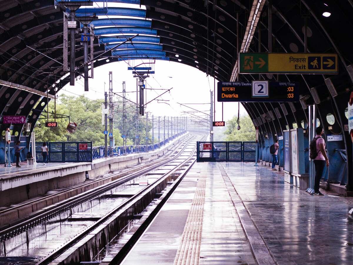 Delhi धमाके के बाद बड़ा अपडेट! लाल किला मेट्रो स्टेशन के गेट नंबर 2 और 3 खुले, DMRC ने खुद दी जानकारी