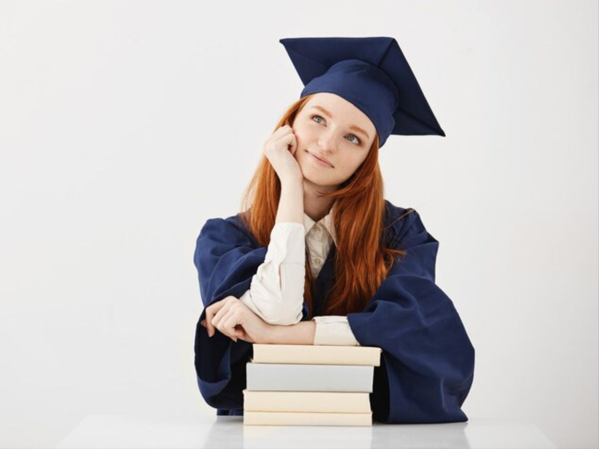 International Students Day: क्या सच में Education Loan लेना अच्छा फैसला है? डिसीजन से पहले देखें कैलकुलेशन
