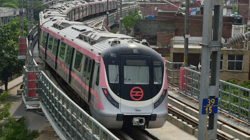 'मौजपुर-जाफराबाद' के बीच 'अटकी' दिल्ली मेट्रो, सिग्नलिंग दिक्कत से ठप पड़ी पिंक लाइन, कुछ वक्त बाद बहाल
