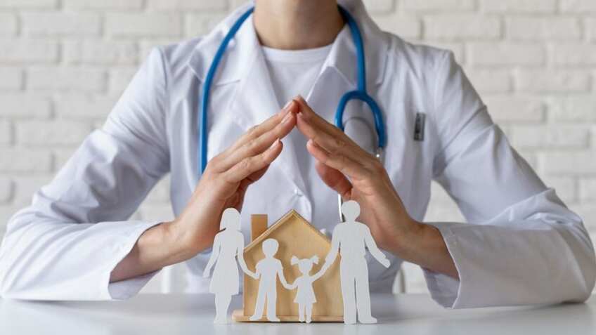 Health Insurance: सस्ती पॉलिसी के चक्कर में न पड़ें…ये 5 क्‍लॉज बताएंगे आपकी पॉलिसी असल में कितनी दमदार है!