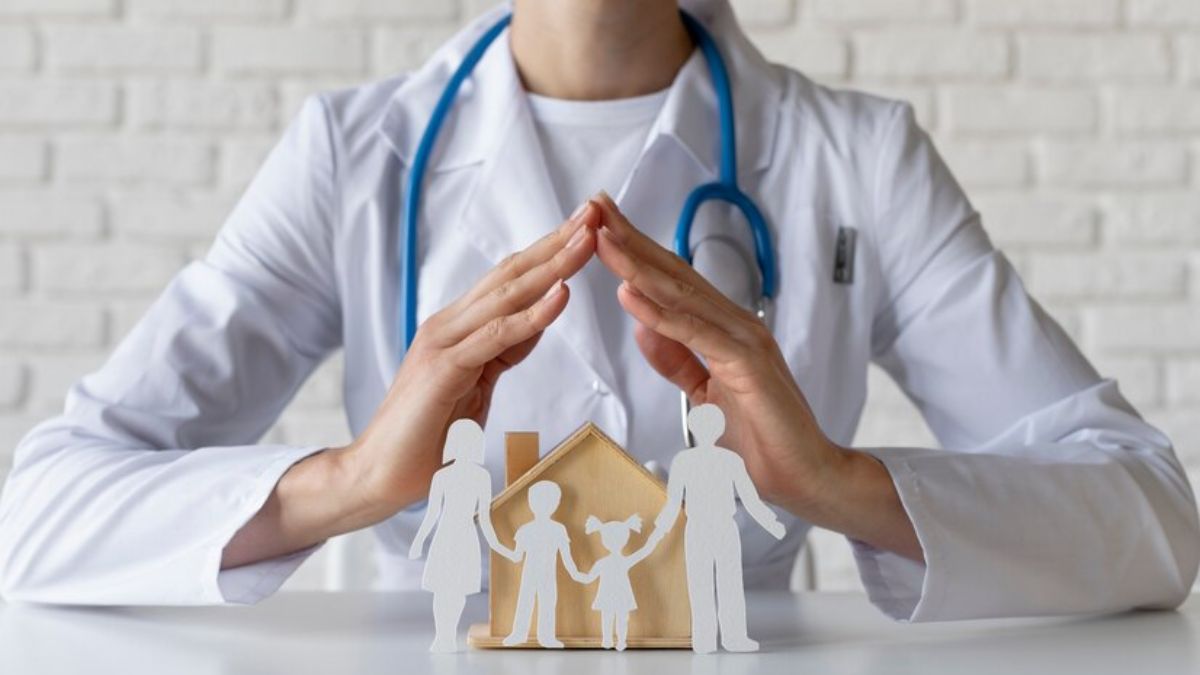 Health Insurance: सस्ती पॉलिसी के चक्कर में न पड़ें…ये 5 क्लॉज बताएंगे आपकी पॉलिसी असल में कितनी दमदार है!