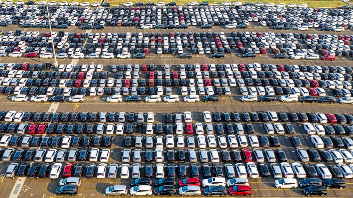 PV इंडस्ट्री के वॉल्यूम 4% तक ग्रोथ का अनुमान, SUV के साथ एंट्री लेवल गाड़ी की भी बढ़ेगी मांग