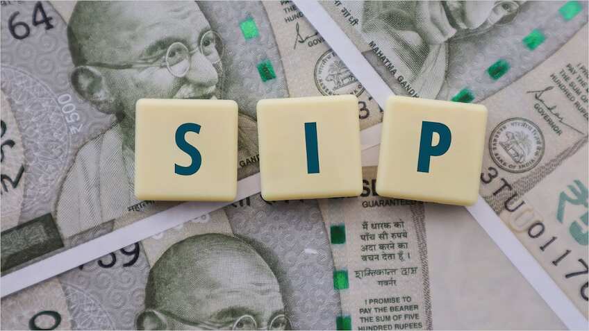 SIP Calculation: ₹2100 की एसआईपी से बनेगा 57 लाख+ का फंड, लॉन्ग-टर्म में दौलत बनाने के लिए देखें रिटर्न का ये कैलकुलेशन