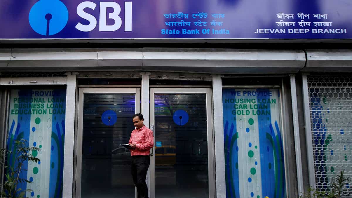 SBI के करोड़ों कस्टमर्स की बढ़ी मुश्किलें! अचानक बंद हो गई बैंक की UPI सर्विस, जानें क्या ऑप्शन है आपके पास?