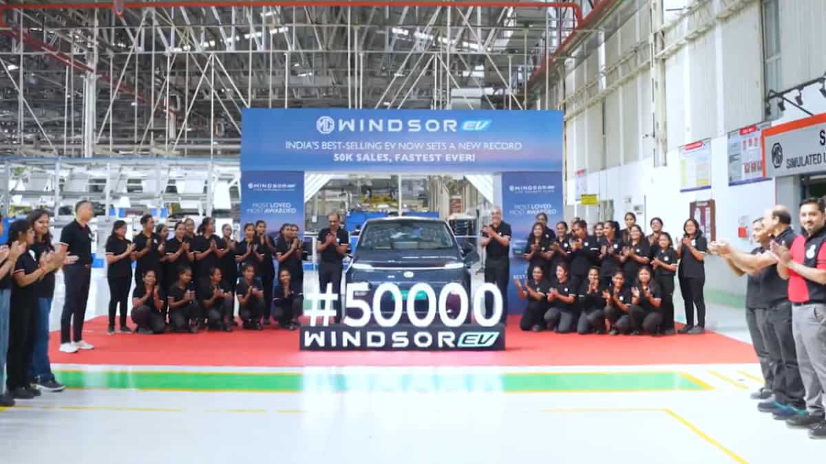 देश की इकलौती EV जिसने तोड़े सारे रिकॉर्ड! 14 महीने में ही बिक गईं 50,000 यूनिट्स, 449 किमी की रेंज