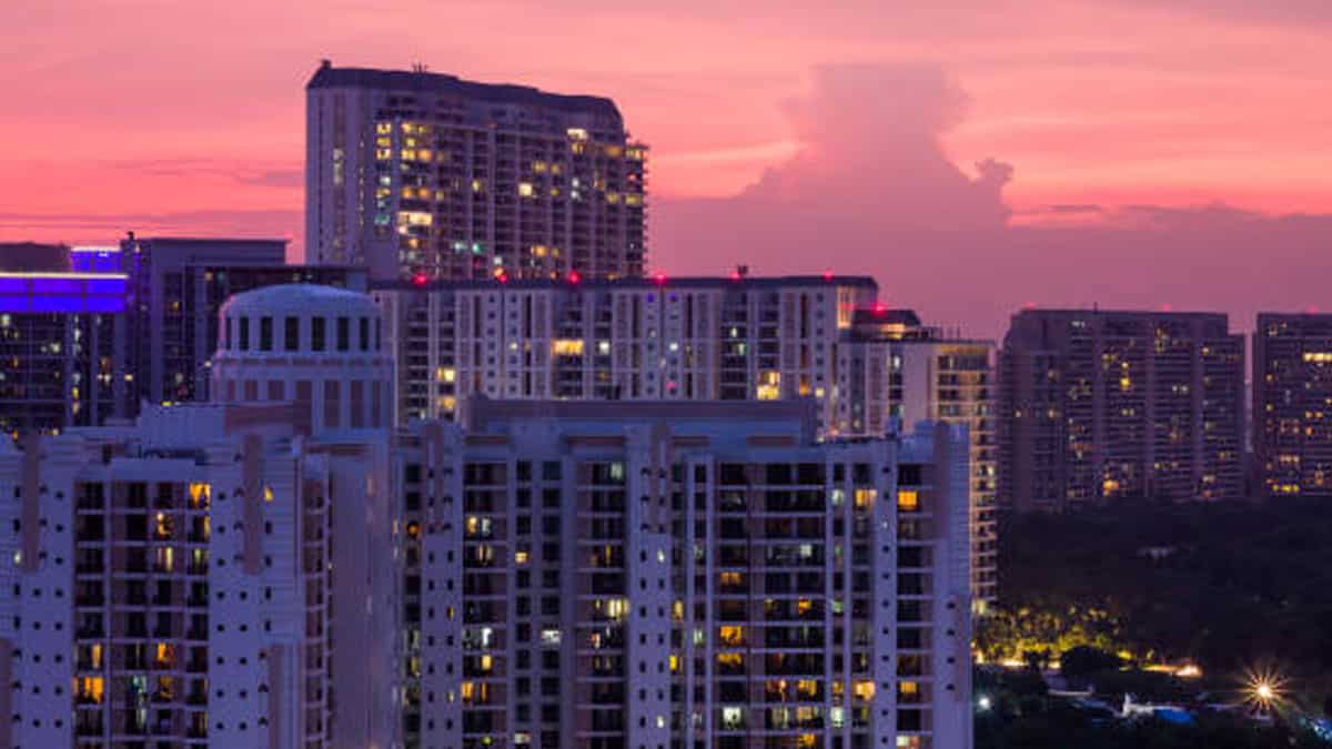 दिल्ली NCR में आई लग्जरी घरों की लहर, ये 3 इलाके दे रहे सबसे ज्यादा रिटर्न, ओल्ड गुरुग्राम की जबरदस्त वापसी