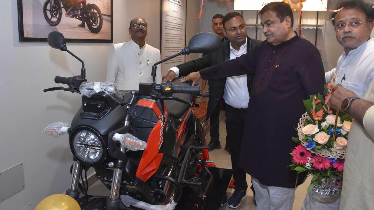 लगातार फैल रहा इस EV कंपनी का विस्तार, खुद नितिन गडकरी ने खोला 75वां शोरूम