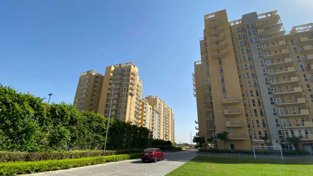 बिल्डर्स की बदली रणनीति से होमबायर्स की मौज, इस वजह से रोके फ्लैट के दाम, क्या आ गया घर खरीदने का मौका?