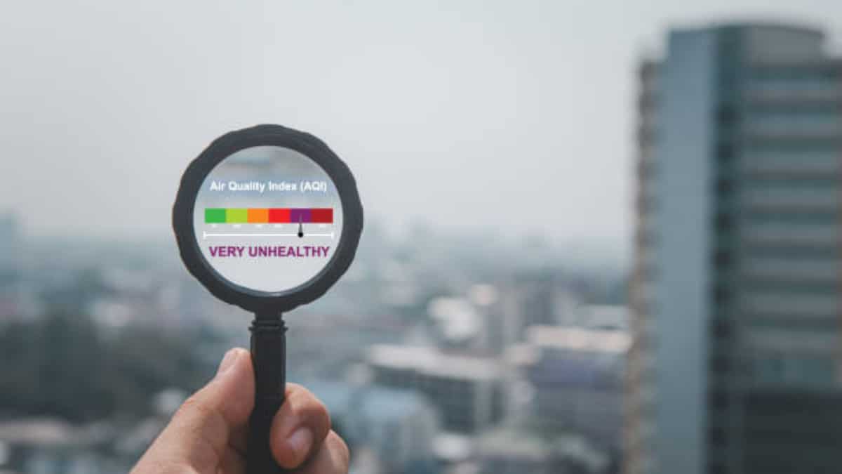 AQI Update: दिल्ली–एनसीआर में एक्यूआई 450 के पार, सांस लेना हुआ मुश्किल, किस इलाके की हवा है ज्यादा खराब?