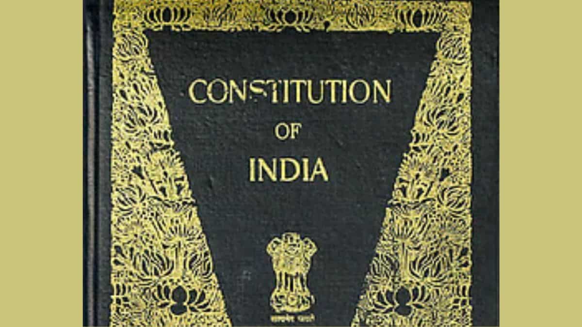 Constitution Day 2025: 26 नवंबर को तैयार हो चुका था संविधान तो इसे 26 जनवरी को क्‍यों किया गया लागू? 