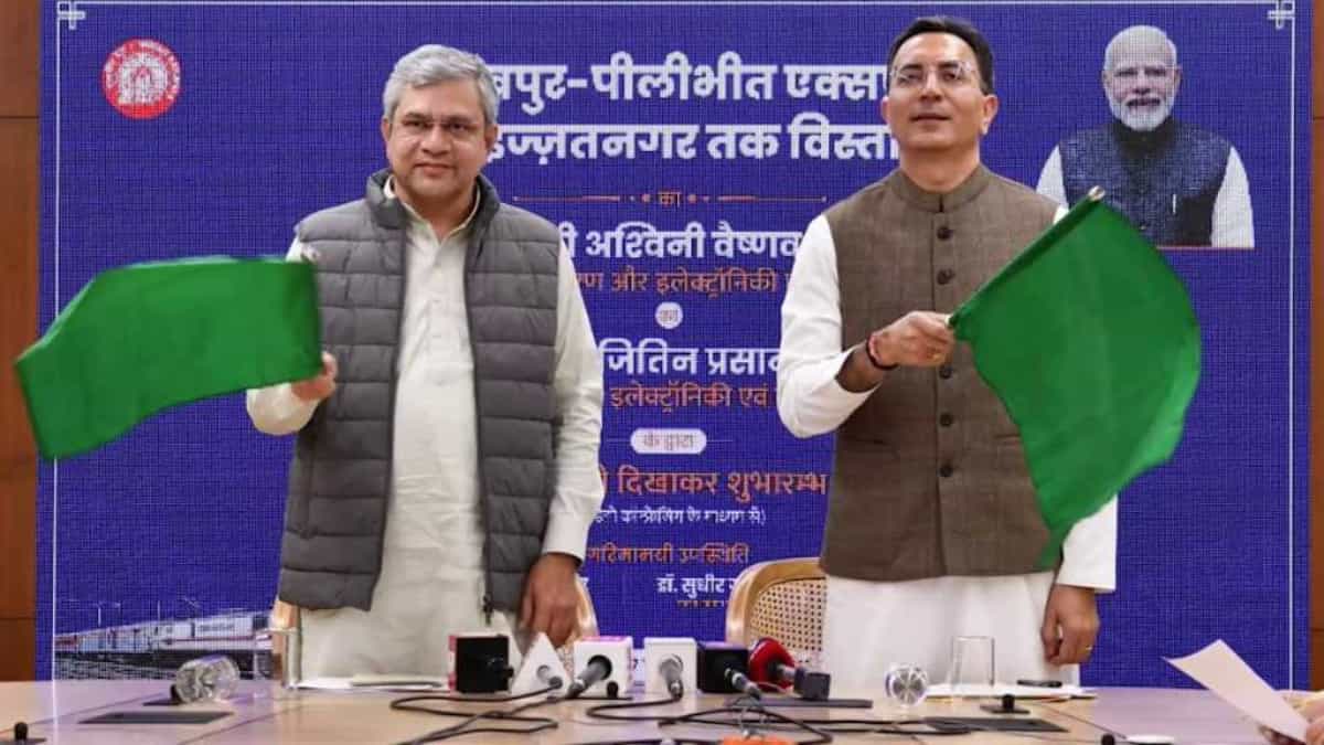 खत्म हुआ बरेली का 11 साल का इंतजार! गोरखपुर से पीलीभीत जानें वाली ये ट्रेन का इज्जतनगर भी होगा स्टॉपेज