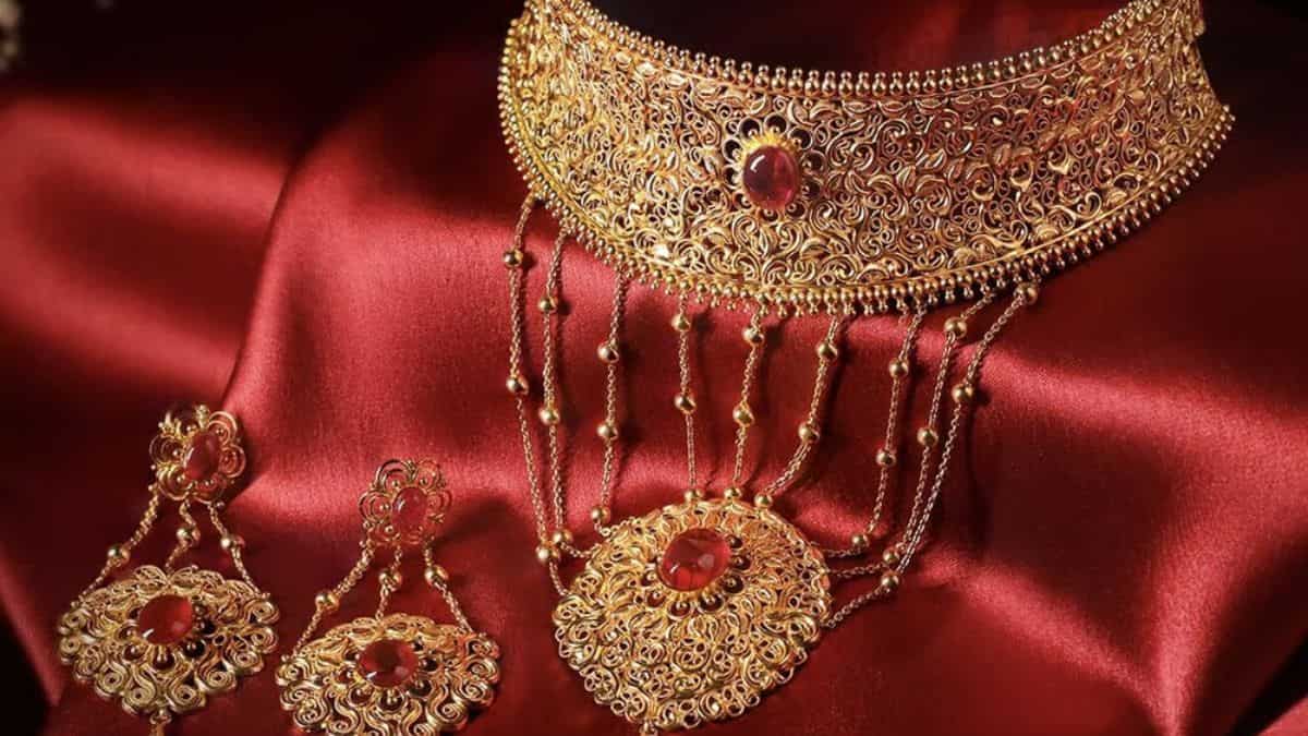 सस्ती वैल्युएशन पर मिल रहा ये ज्वैलरी स्टॉक, दिला सकता है 60% का तगड़ा रिटर्न